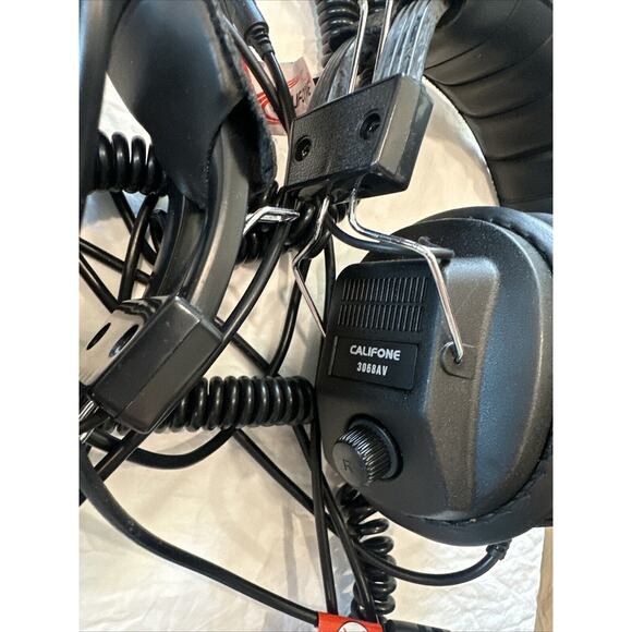 Lot of 4 Califone 3068AV Stereo / Mono Black Headphones 3.5mm Stereo Plug - Picture 2 of 9